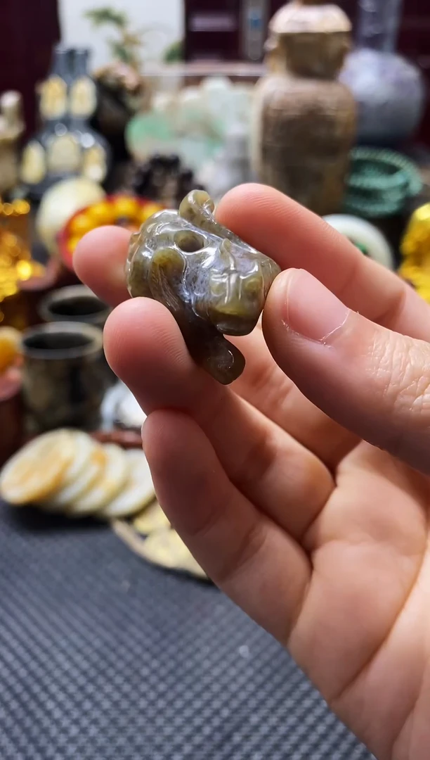 未镶嵌和田玉挂件貔貅