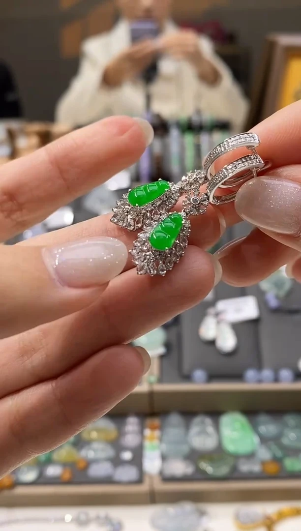 18K金镶嵌翡翠耳饰耳饰