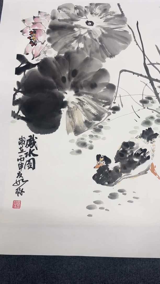 竖款精品开三花鸟，