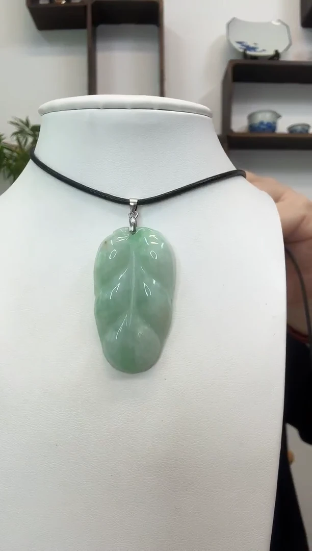 颈饰银S925镶嵌翡翠叶子