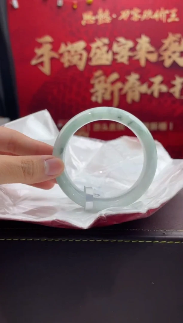 【闪购商品】翡翠手镯未镶嵌9翡翠手镯（微瑕）