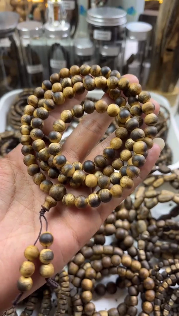 【闪购商品】沉香手串绿棋08花珠多圈  多样性发其一