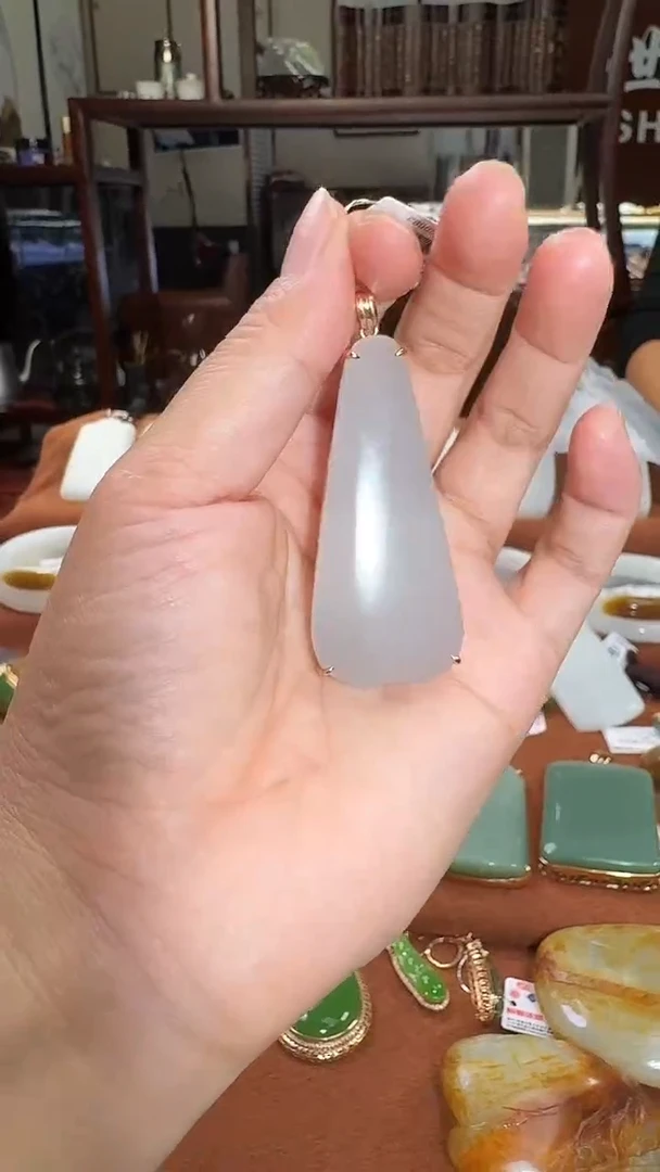 颈饰18K金镶嵌和田玉爱*海吊坠