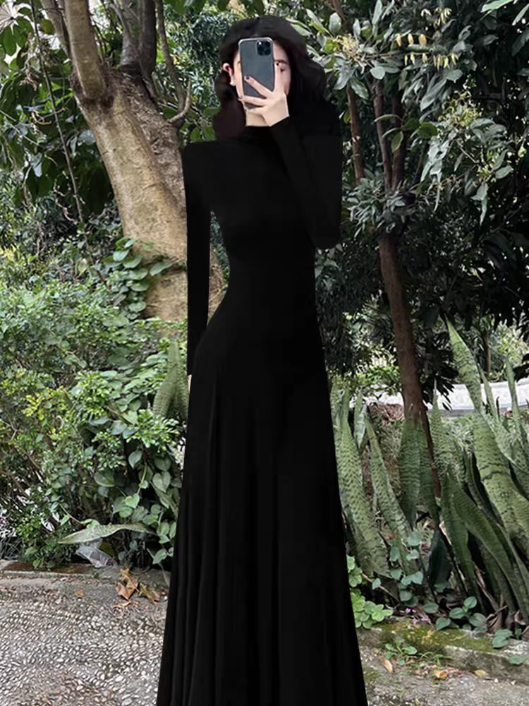 黑色赫本风秋冬连衣裙针织长袖裙子a字新款长裙女大衣内搭小黑裙