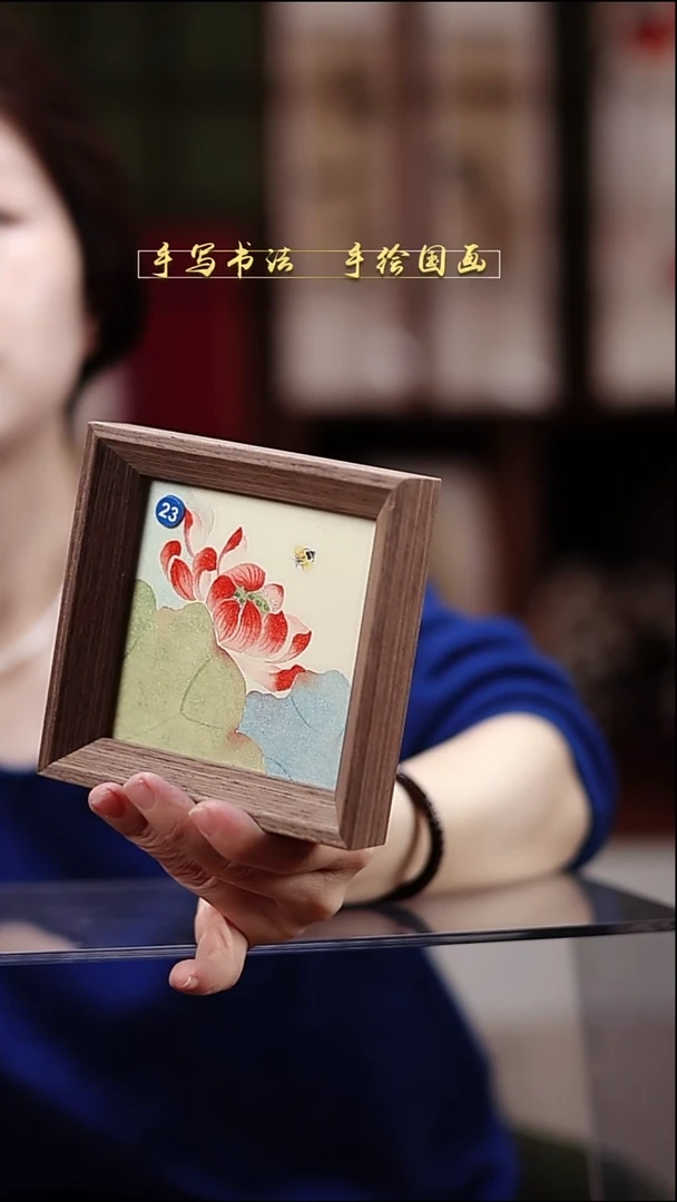 国画小蜜蜂 荷花 12*12cm  23号