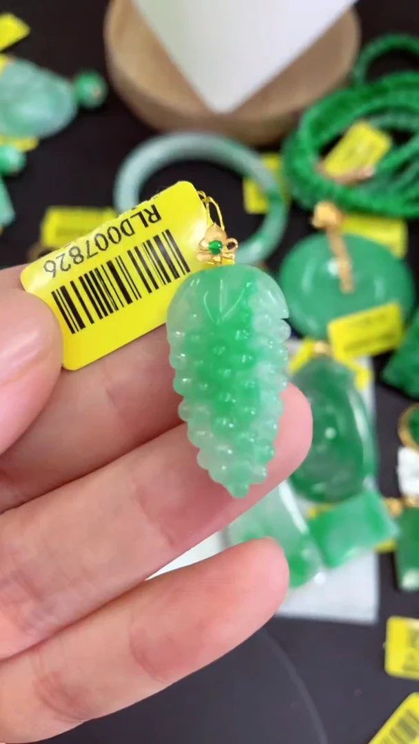 吊坠(不含链)18K金镶嵌翡翠挂件