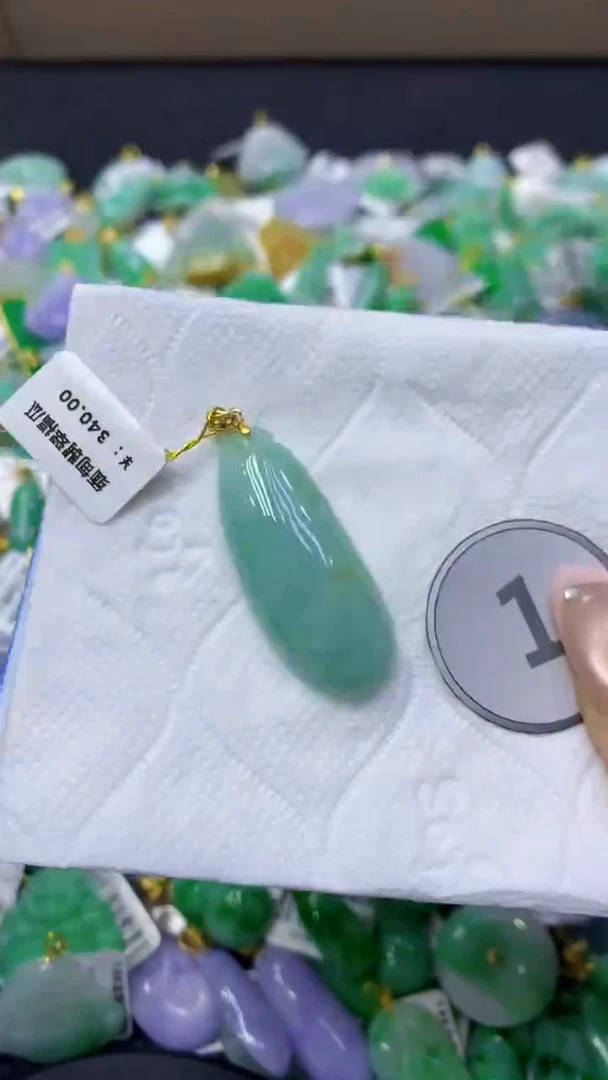 颈饰未镶嵌翡翠天然缅甸翡翠A货