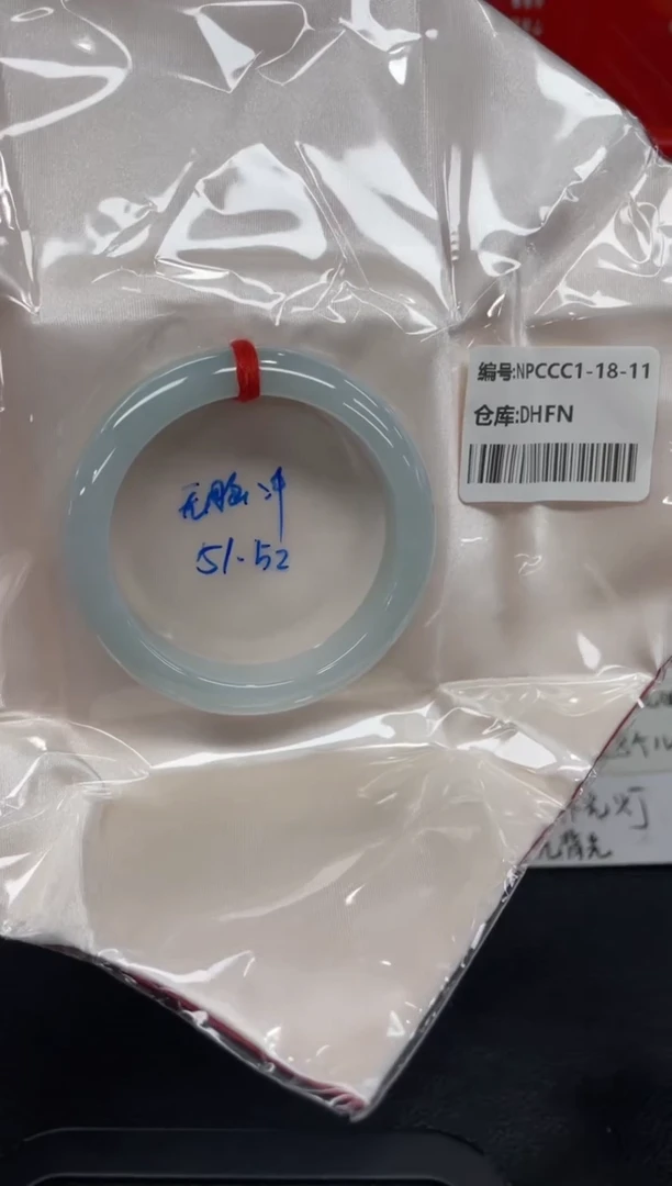 翡翠手镯未镶嵌稳**M翡翠手镯