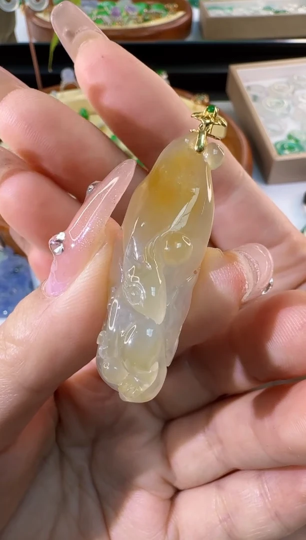【闪购商品】翡翠颈饰18K金镶嵌缅甸A货翡翠吊坠