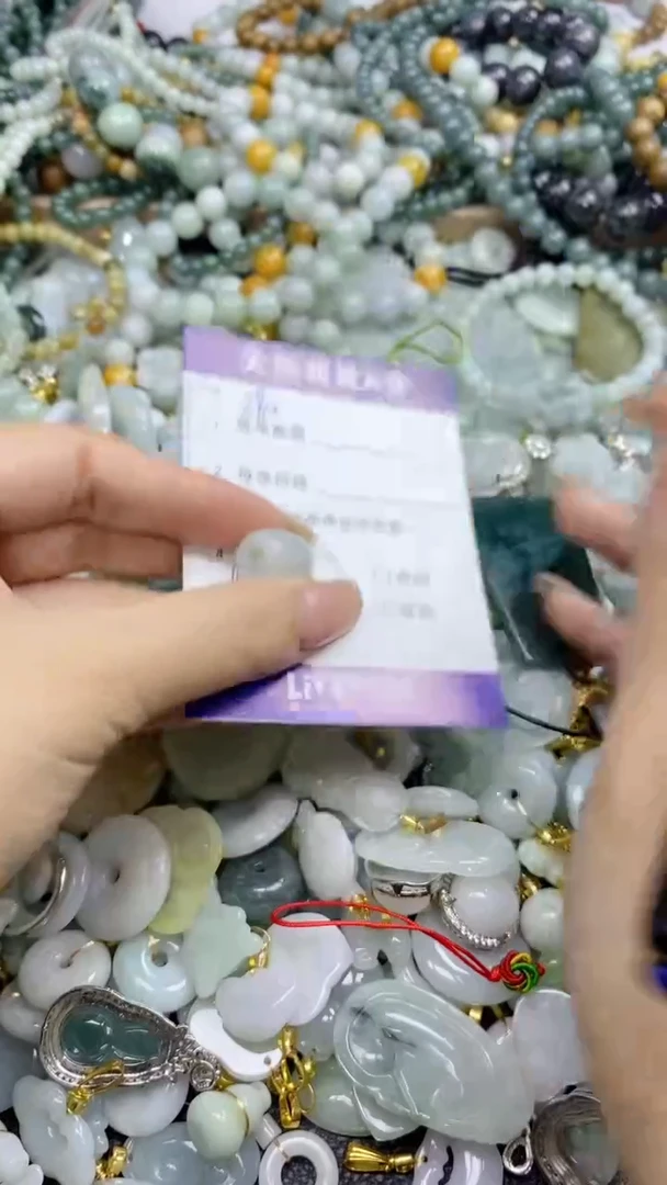 翡翠未镶嵌颈饰天然翡翠A货吊坠批量多样性发其一