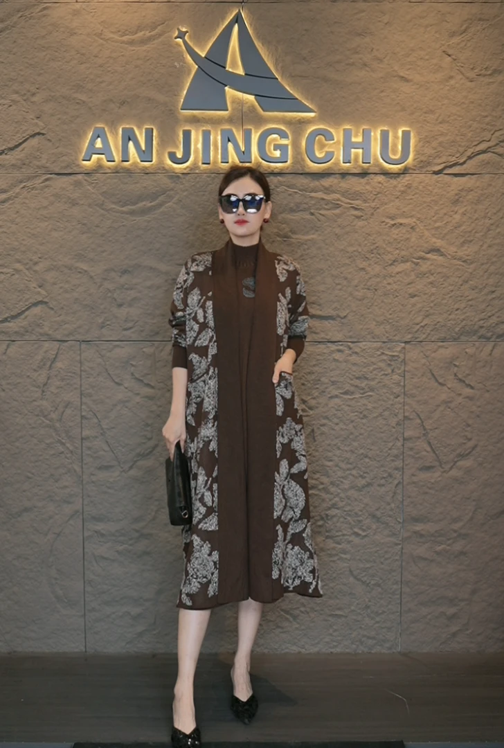 344 AN JING CHU 秋冬季长款开衫长裙时尚显瘦针织大码连衣裙女装
