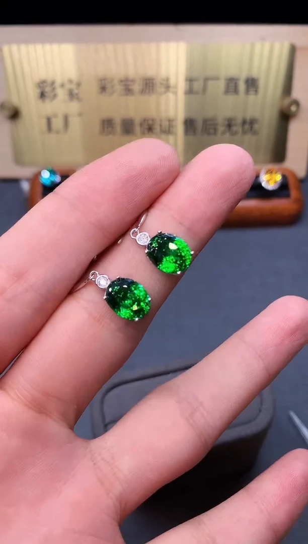 银S925镶嵌戒指石榴石（沙弗莱）2222