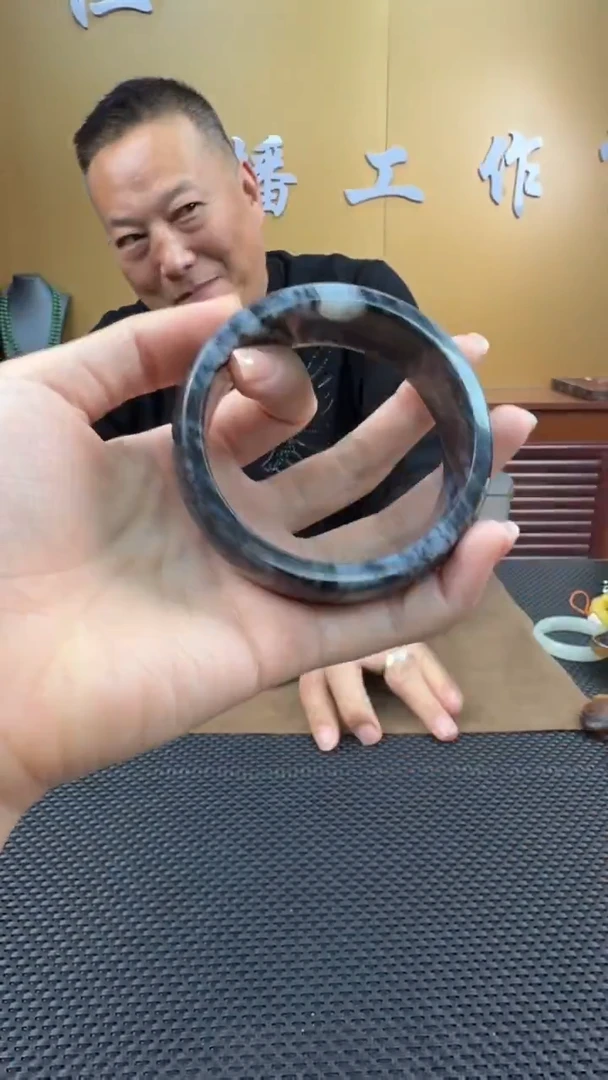 颈饰未镶嵌和田玉手镯60