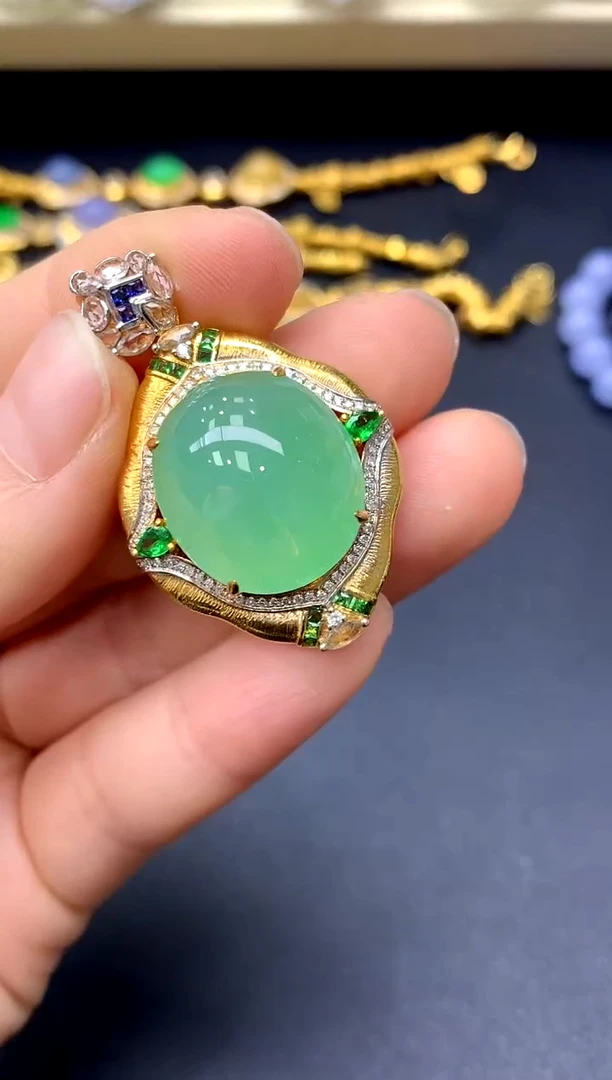 颈饰18K金镶嵌翡翠384-中国好珍宝