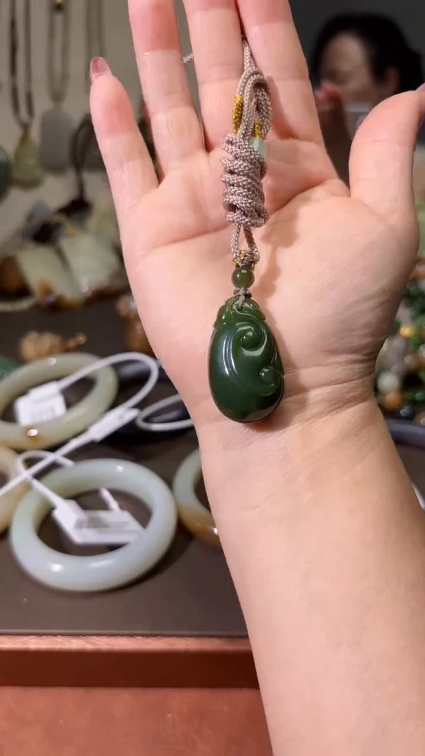 颈饰未镶嵌和田玉（碧玉）1