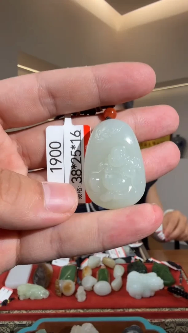 和田玉未镶嵌颈饰1