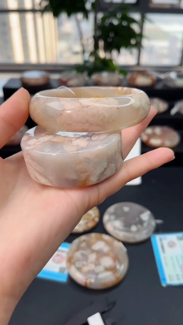 【闪购商品】石英质玉手镯未镶嵌赠送镯心（圈口62