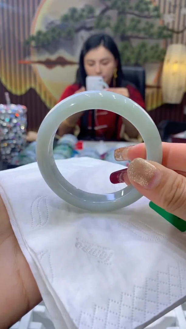 【闪购商品】翡翠手镯未镶嵌多人09100