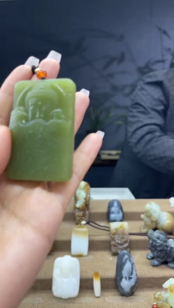 颈饰未镶嵌和田玉1