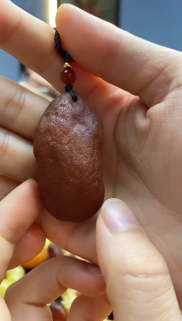 未镶嵌颈饰琥珀吊坠