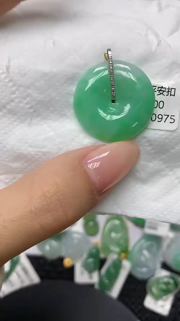 颈饰18K金镶嵌翡翠11111111111