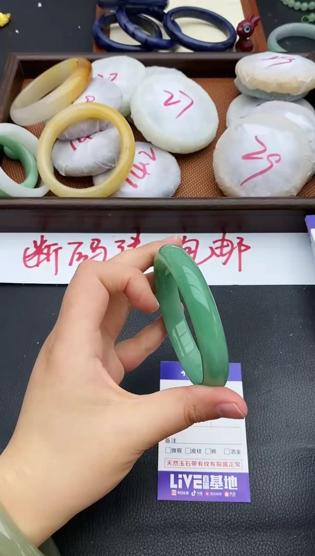 未镶嵌手镯石英质玉135+59/60