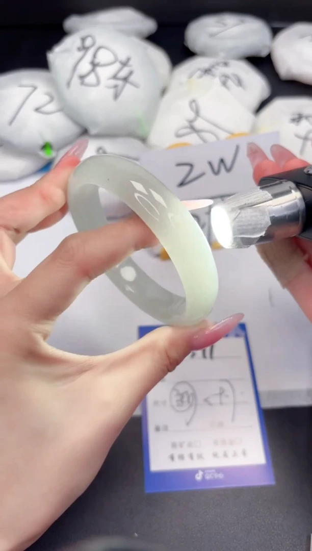 【闪购商品】石英质玉手镯未镶嵌391-59.7