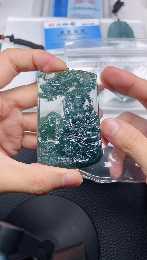 颈饰未镶嵌翡翠