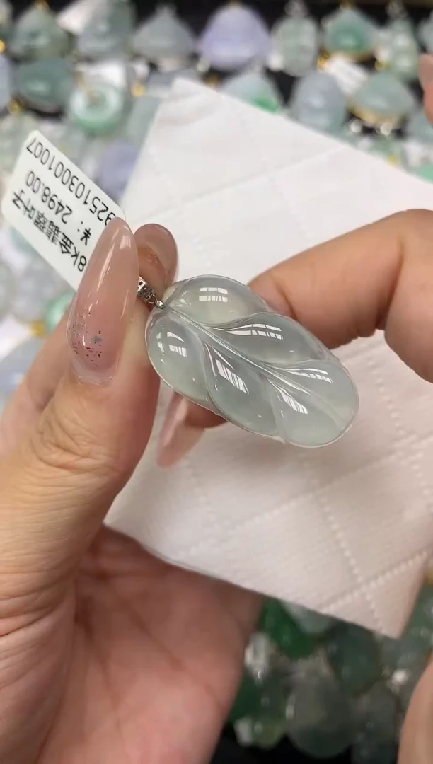 颈饰18K金镶嵌翡翠1111111111