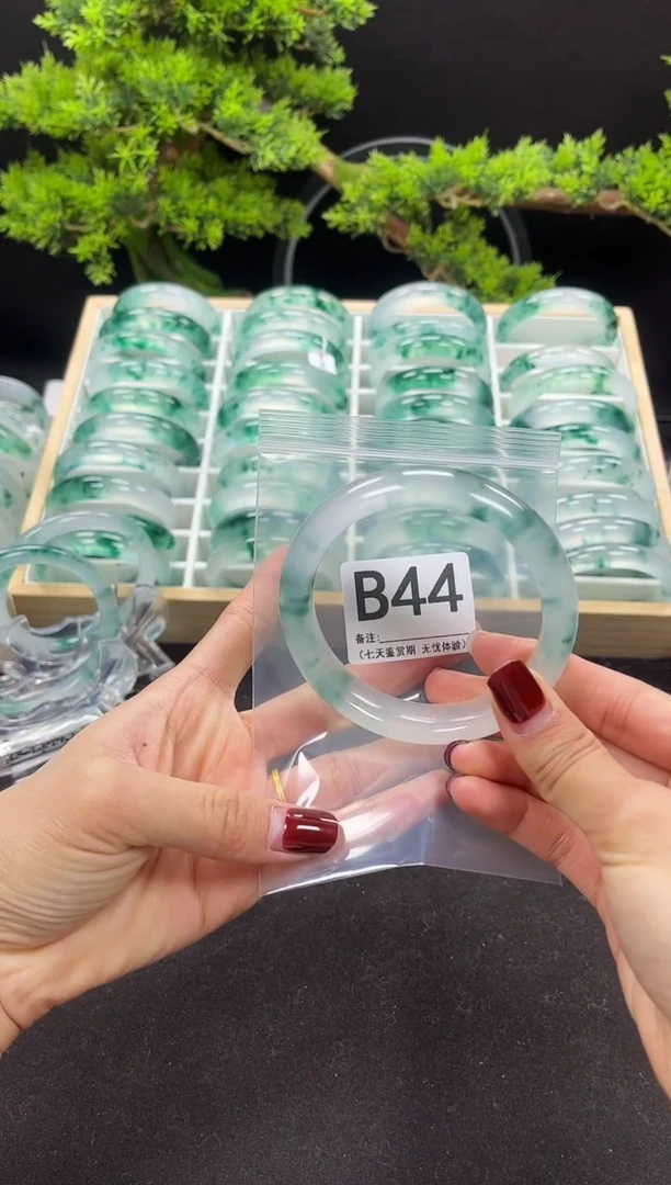 【闪购商品】石英岩玉手镯未镶嵌B44