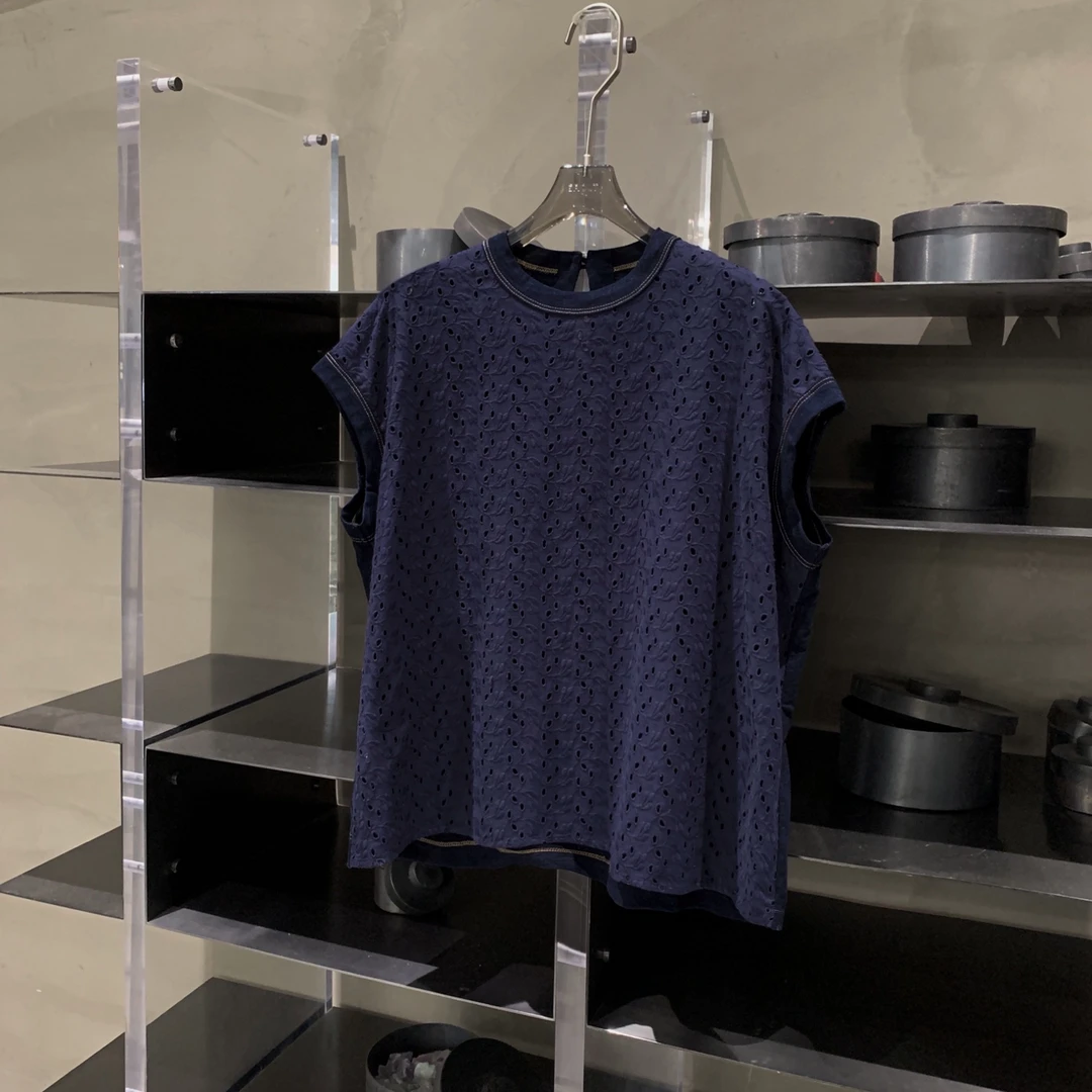 “小雨姐自留私服”洞洞镂空夏日透气绣花搭配无袖背心女 T8458