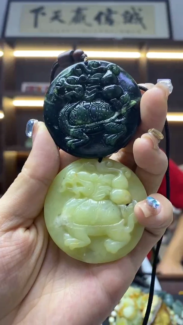 未镶嵌岫玉挂件          拍一发二