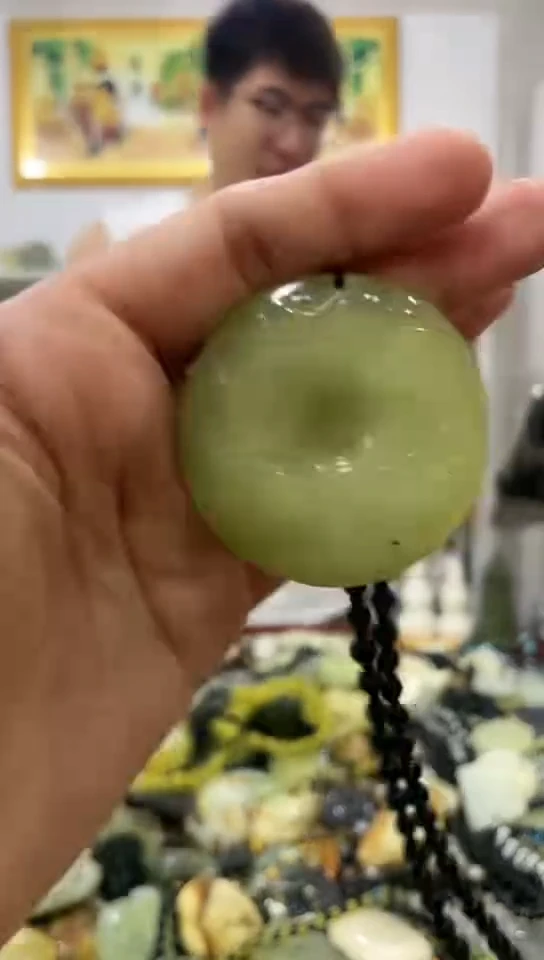 岫玉未镶嵌挂件