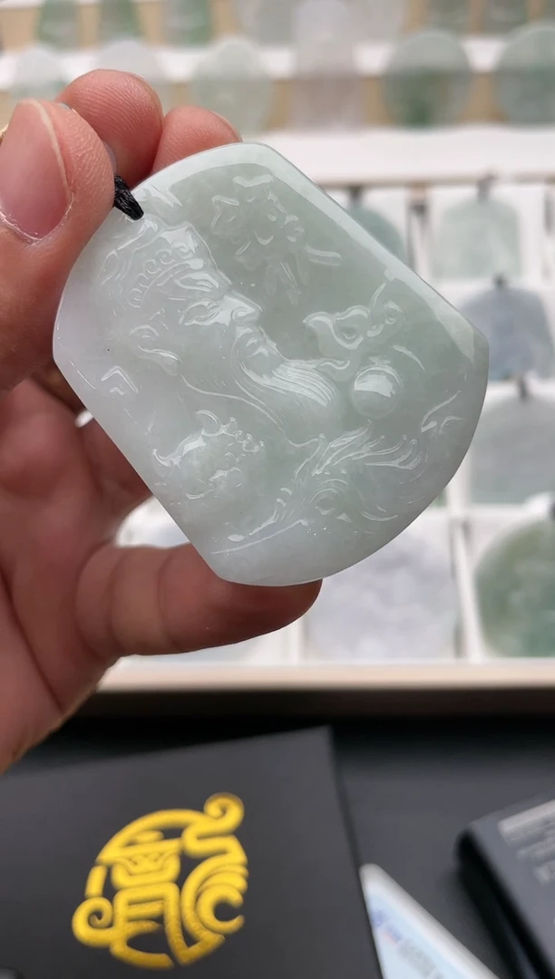 翡翠未镶嵌颈饰..../5/9/ 616