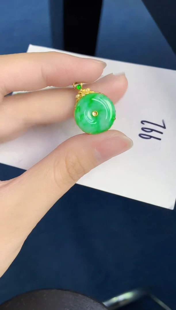 翡翠18K金镶嵌颈饰天然翡翠緬甸A貨