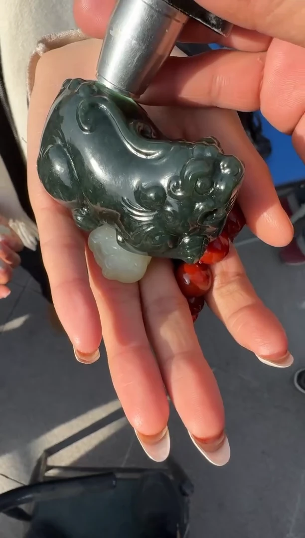 未镶嵌和田玉（糖玉）挂件和田玉