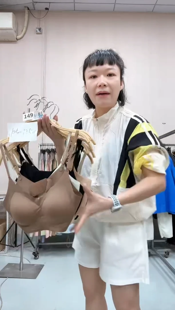 到手3件随JI发大哥家漂亮上衣^^