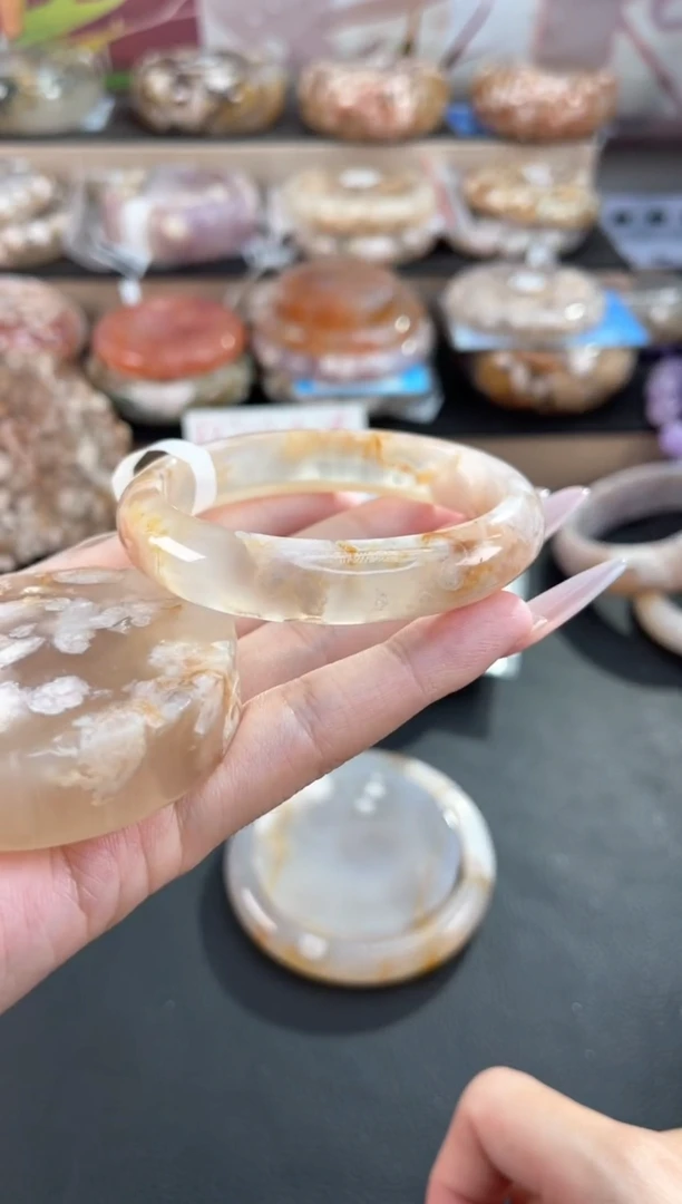 未镶嵌手镯石英质玉55