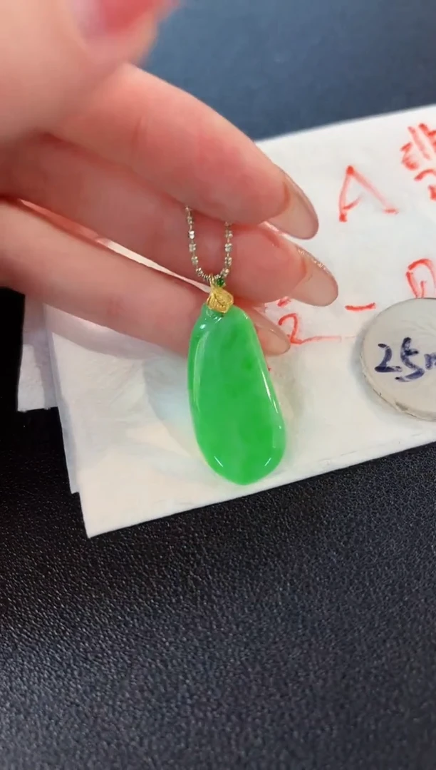 【闪购商品】翡翠吊坠(不含链)18K金镶嵌缅料A货/多样性发货/一件