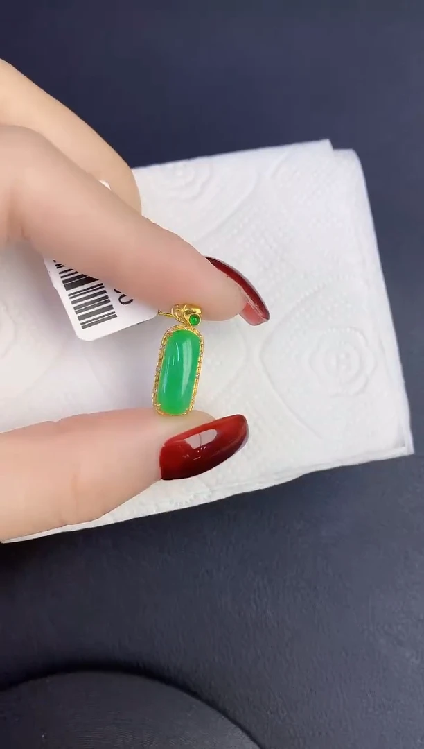 颈饰18K金镶嵌翡翠缅甸天然翡翠a货