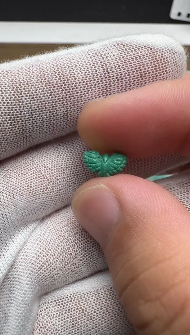 绿松石未镶嵌老鹰左右10.6高6.4厚3.8