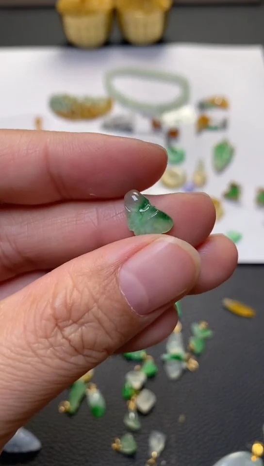 翡翠未镶嵌吊坠(不含链)翡翠净货32388