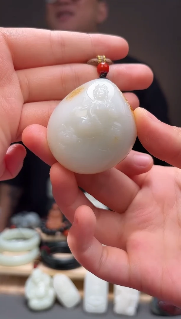 颈饰未镶嵌和田玉吊坠