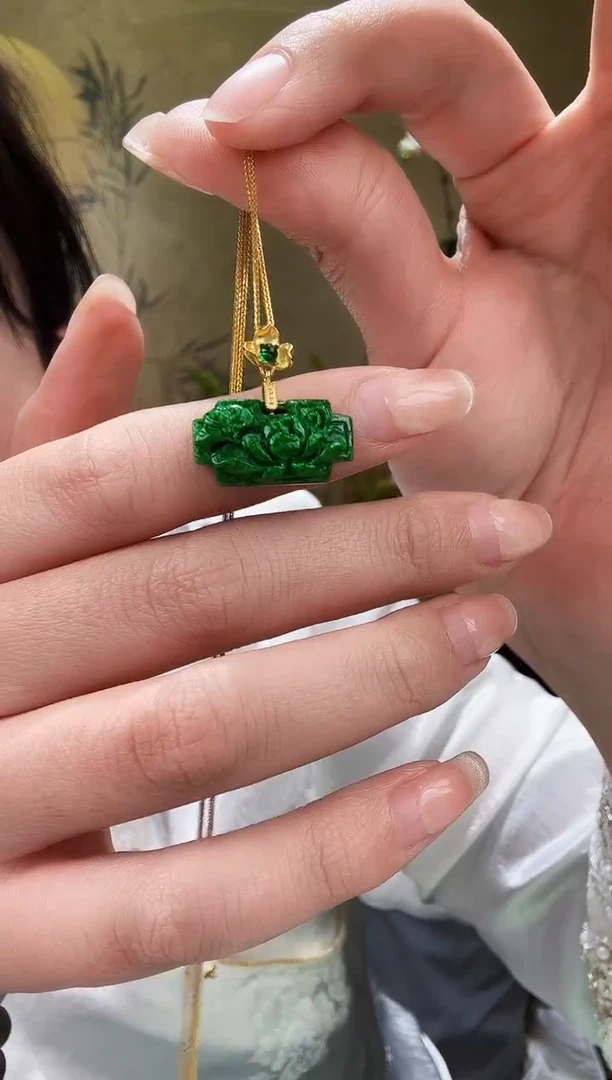 颈饰未镶嵌翡翠吊坠