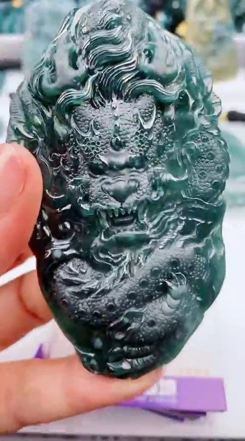 翡翠未镶嵌颈饰