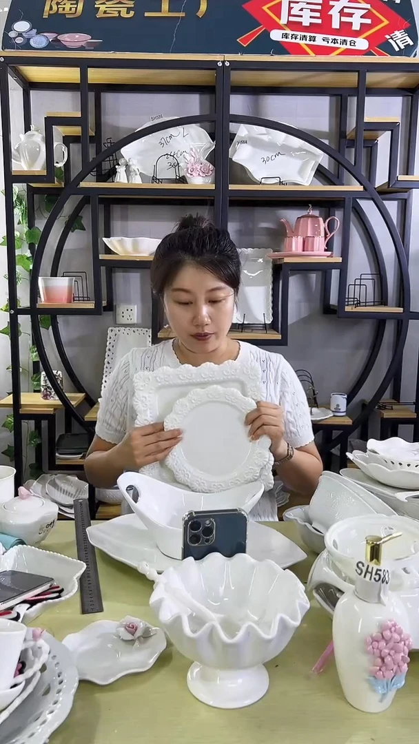 陶瓷浮雕圆盘和四方盘2只