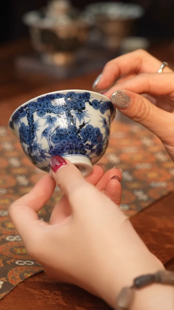 M屹朴青花釉里红松竹梅杯周年庆款