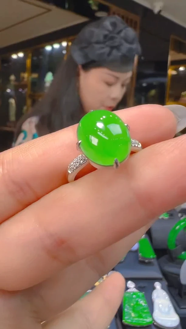 18K金镶嵌戒指翡翠074