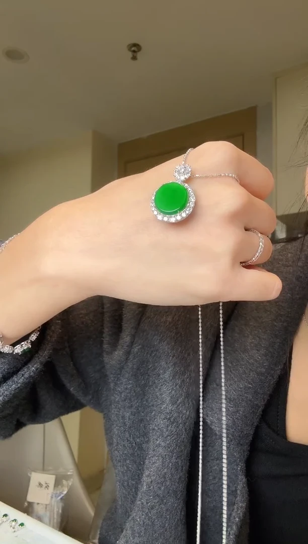 【闪购商品】翡翠吊坠(不含链)银S925镶嵌天然翡翠吊坠