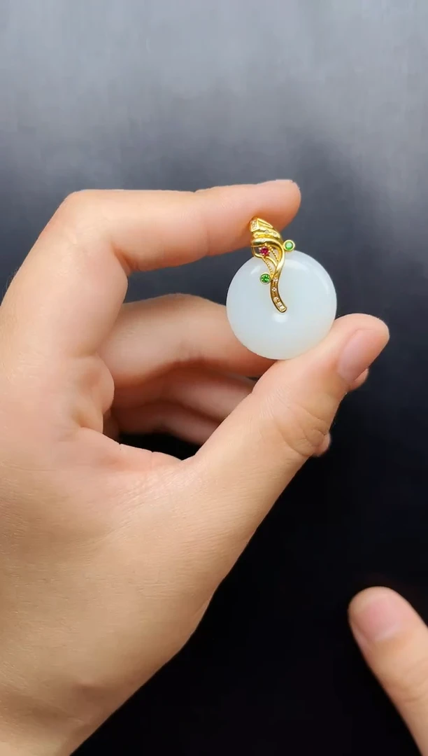 和田玉18K金镶嵌颈饰06平安扣